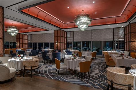 where to eat in solaire